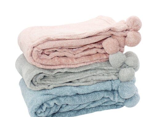 Wholesale Comfort Throw Kition Coral Fleece Blanket With Pom Poms